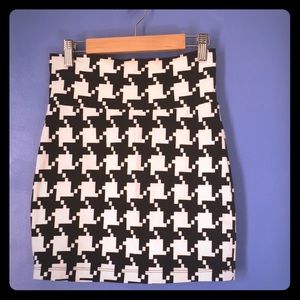 Houndstooth mini skirt
